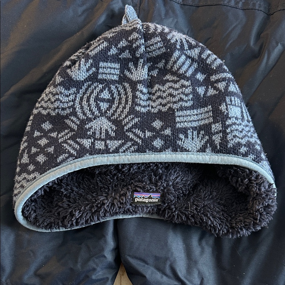 Patagonia Black and Blue Reversible Knit Beanie size 6-12 months